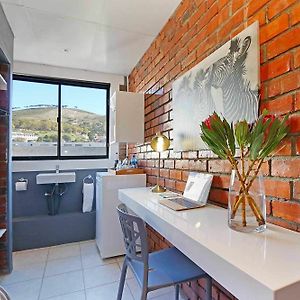 Happy Rhino Hotel